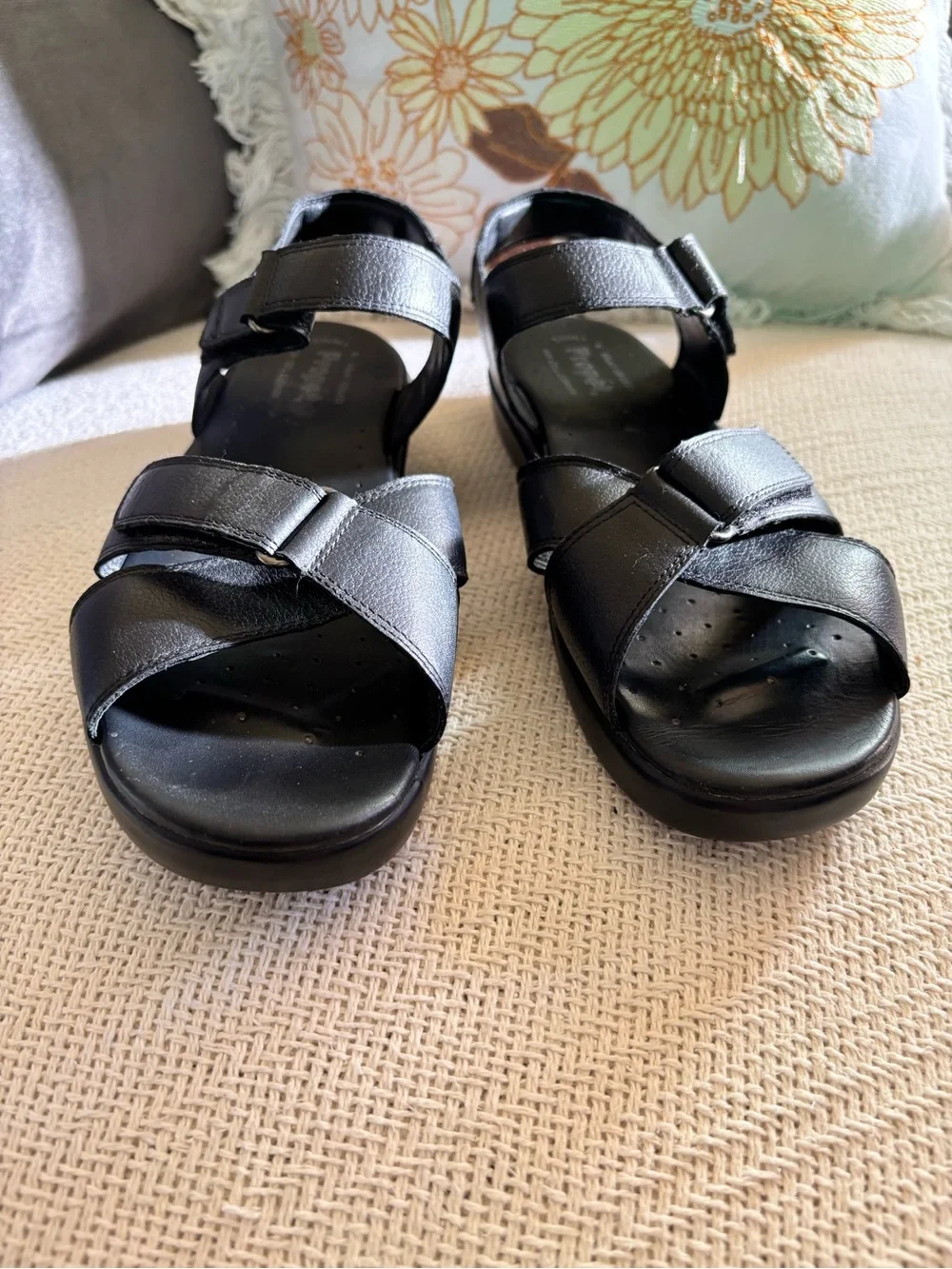 Propét Comfort Walking Shoe Sandals Black Adjustable Cross Strap Size 10